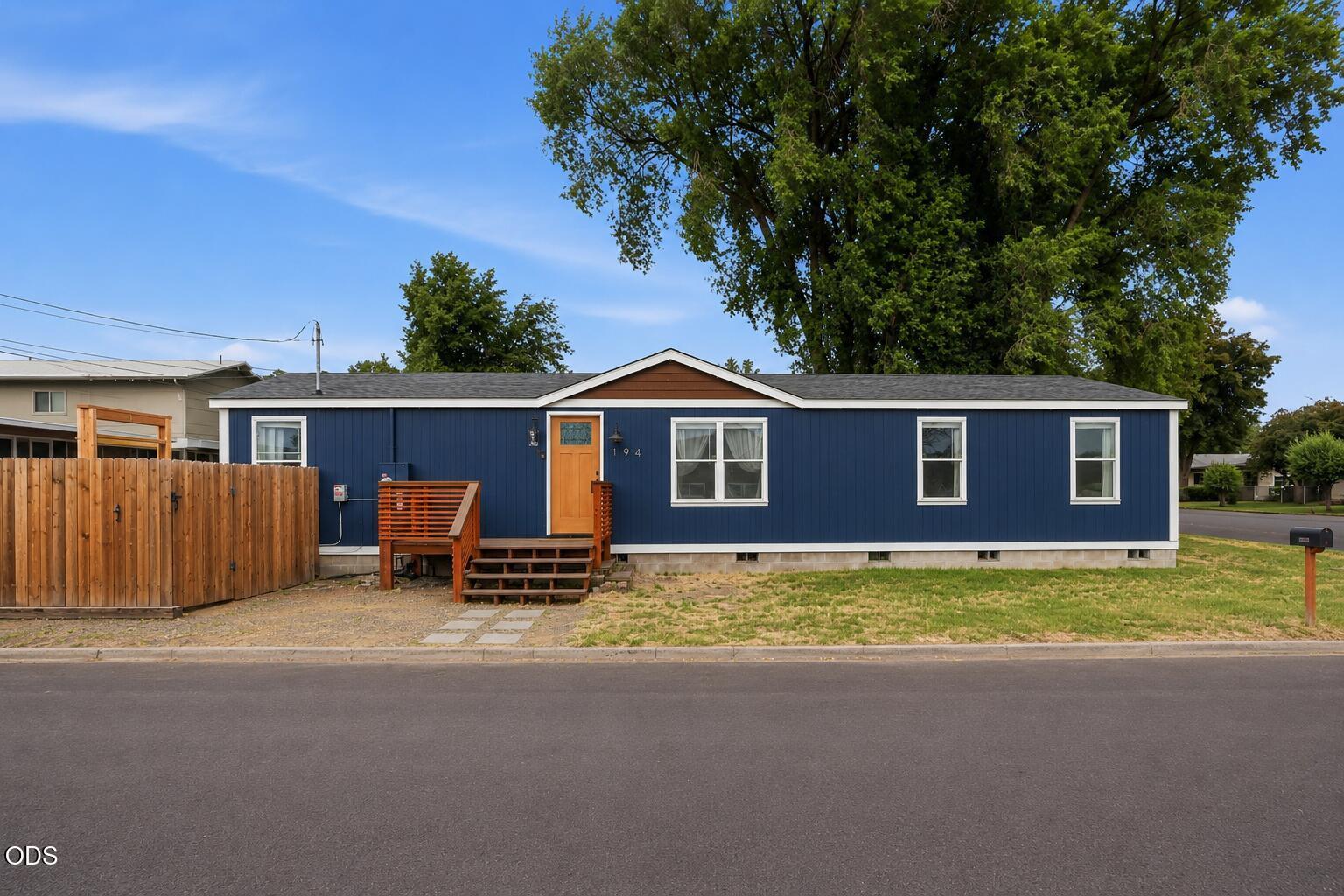 Photo of 194 SE Garner Street 1 of 30
