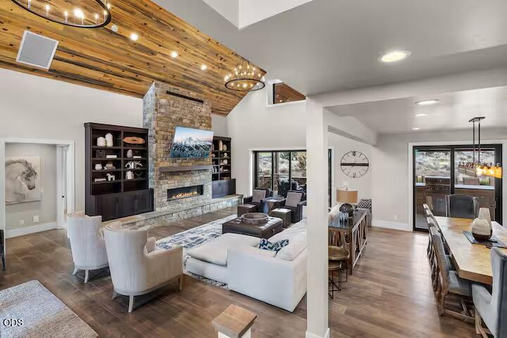 Photo of 15175 SW Two Saddle Court 8 of 61