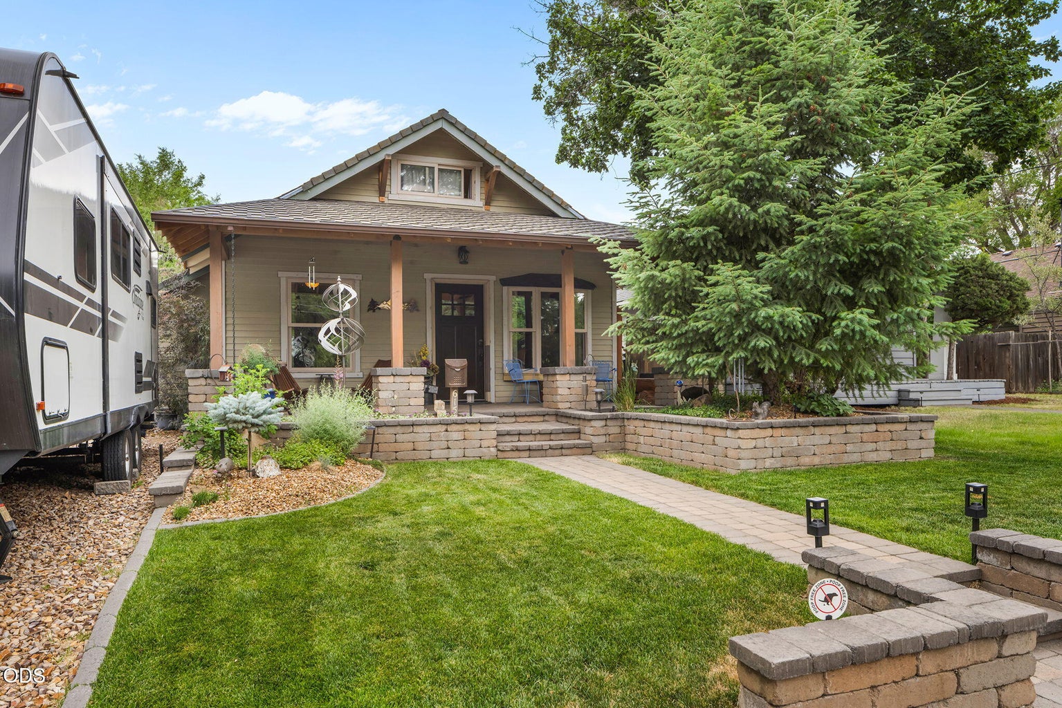 Photo of 615 NW Ogden Avenue 2 of 34