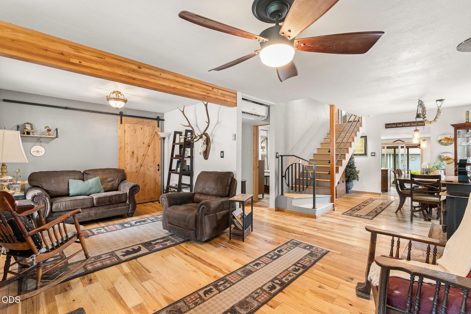 Photo of 615 NW Ogden Avenue 4 of 34