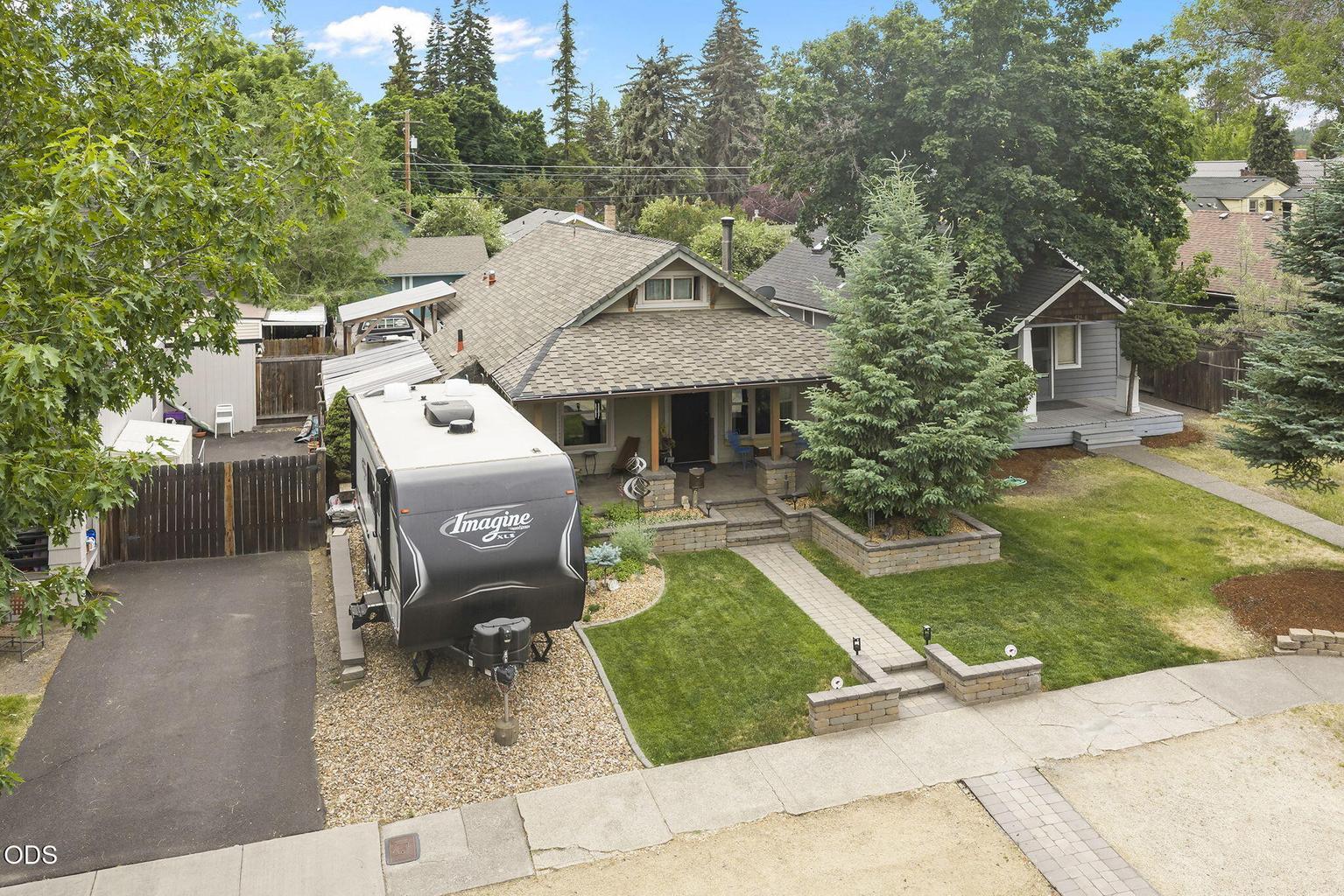 Photo of 615 NW Ogden Avenue 29 of 34
