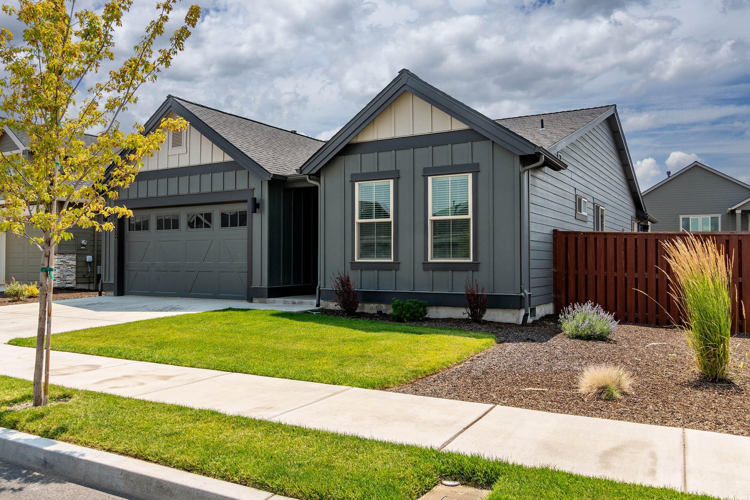 Photo of 1076 NE Henry Drive 2 of 30