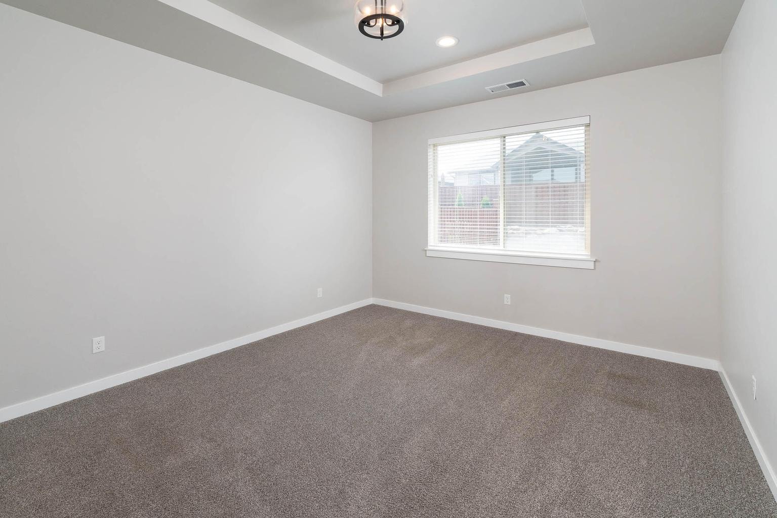 Photo of 1076 NE Henry Drive 12 of 30