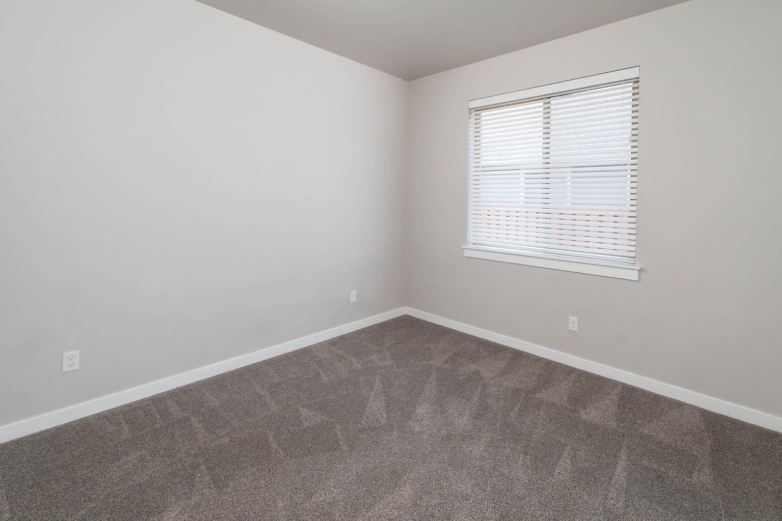 Photo of 1076 NE Henry Drive 18 of 30