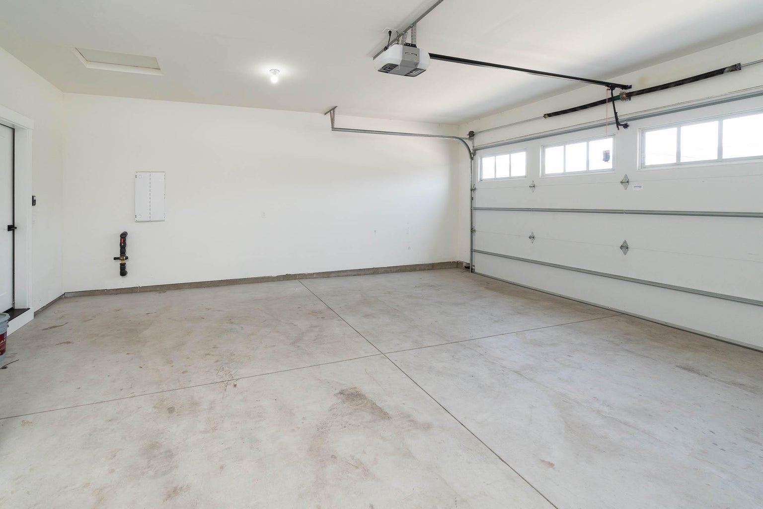 Photo of 1076 NE Henry Drive 20 of 30