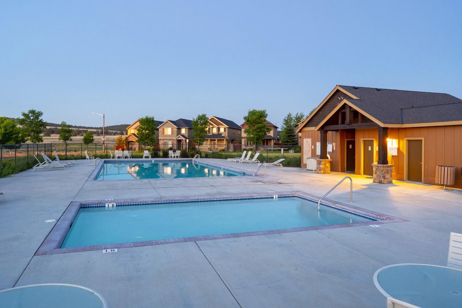 Photo of 1076 NE Henry Drive 25 of 30