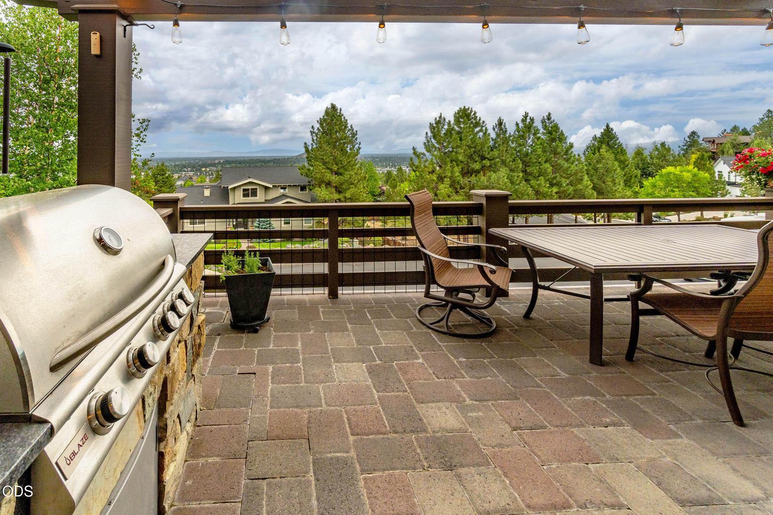 Main Level Bar-B-Que, Eating Area.