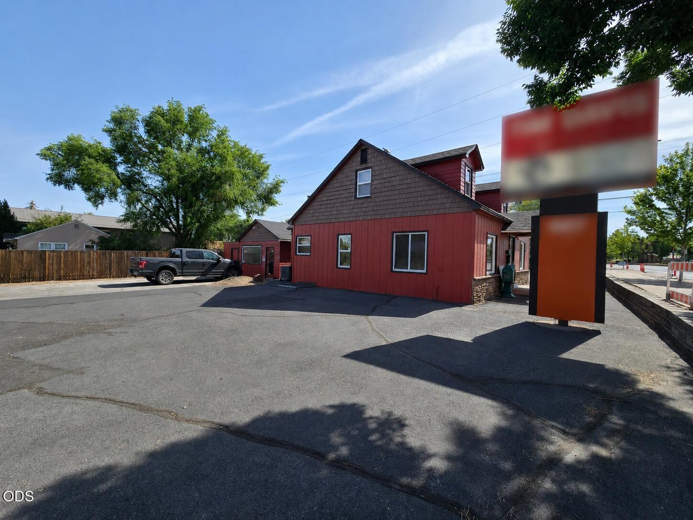 Photo of 1427 SW Highland Avenue 1 of 18