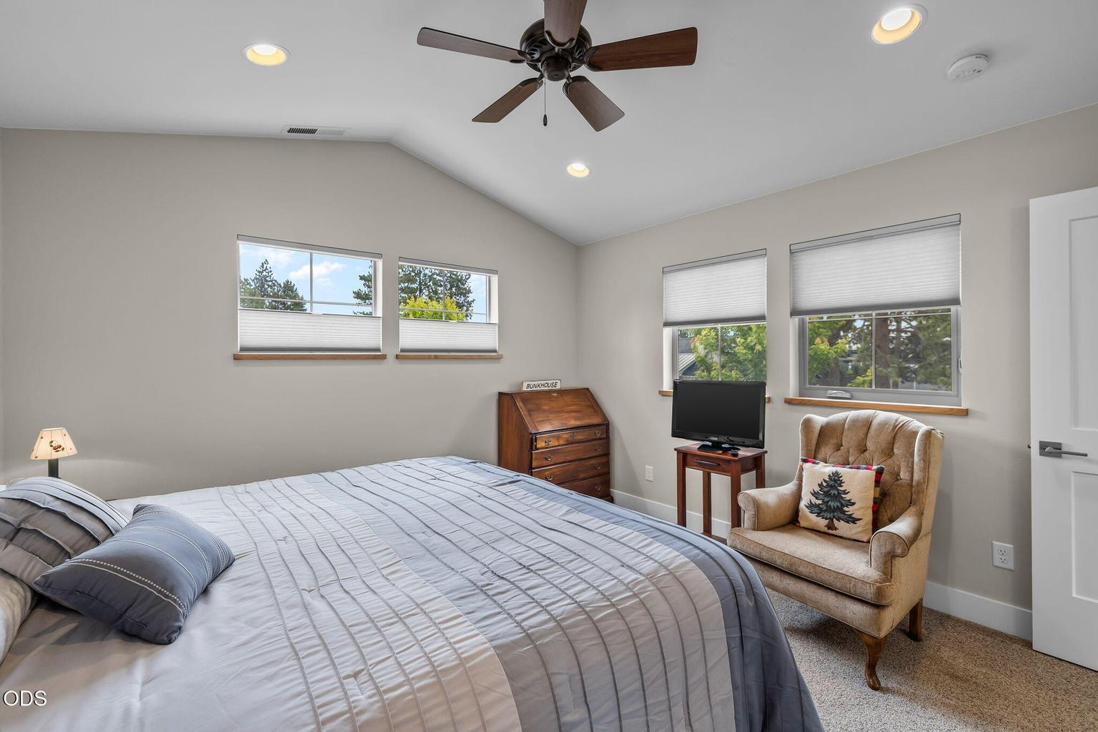 Photo of 1087 N Lavender Lane 25 of 50