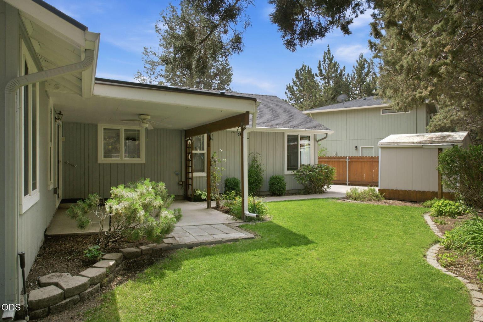 Photo of 1105 SE Palmwood Court 24 of 29
