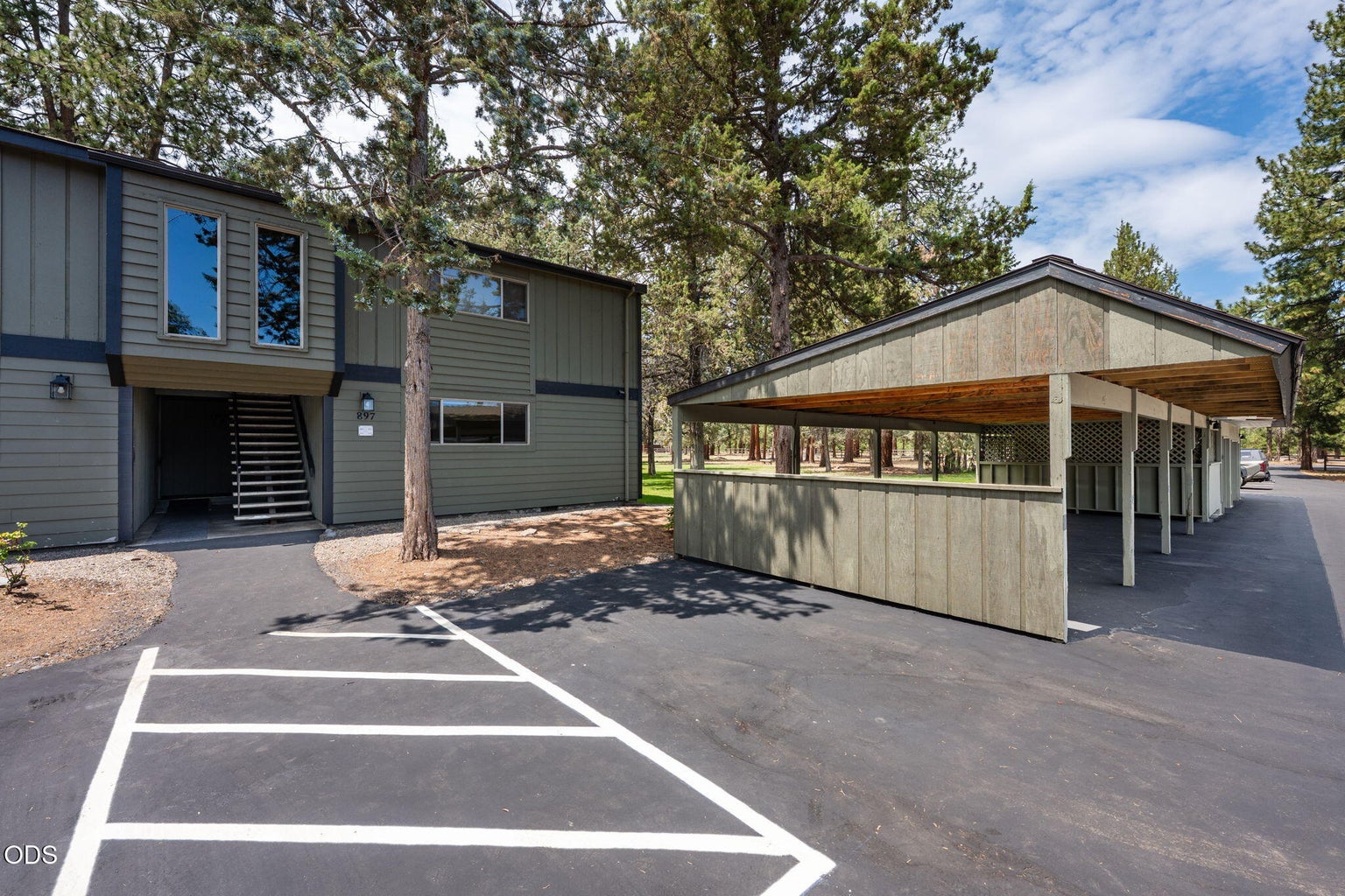Photo of 897 E Desperado Trail 4 of 43