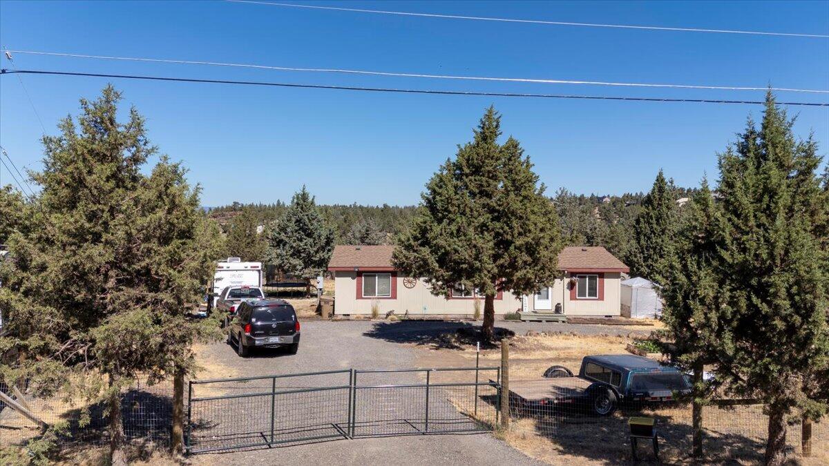 Photo of 13770 SW Cinder Cone Loop 1 of 41