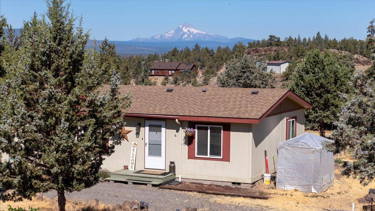 Mountain views from the kitchen and back yard
