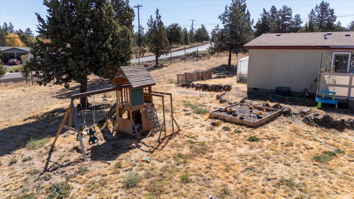 Photo of 13770 SW Cinder Cone Loop 28 of 41