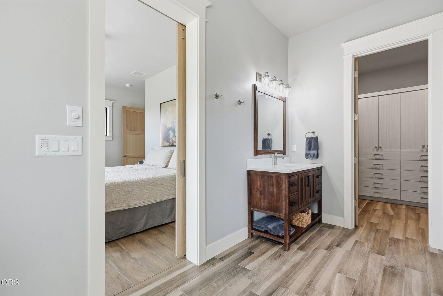 Primary Bath - Dual Vanity