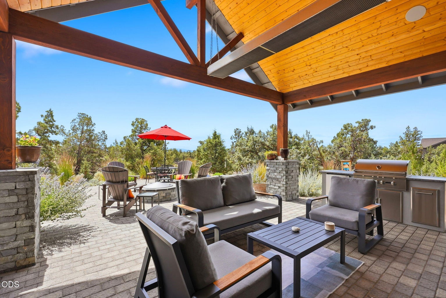 Backyard BBQ Lounge