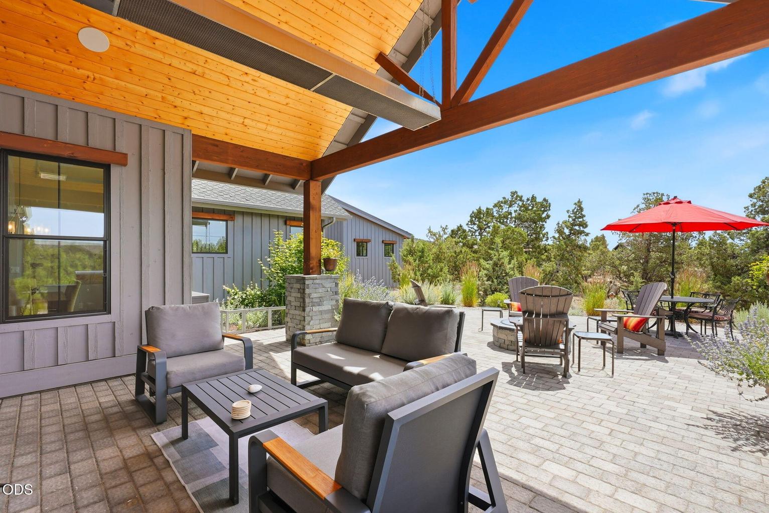 Backyard BBQ Lounge