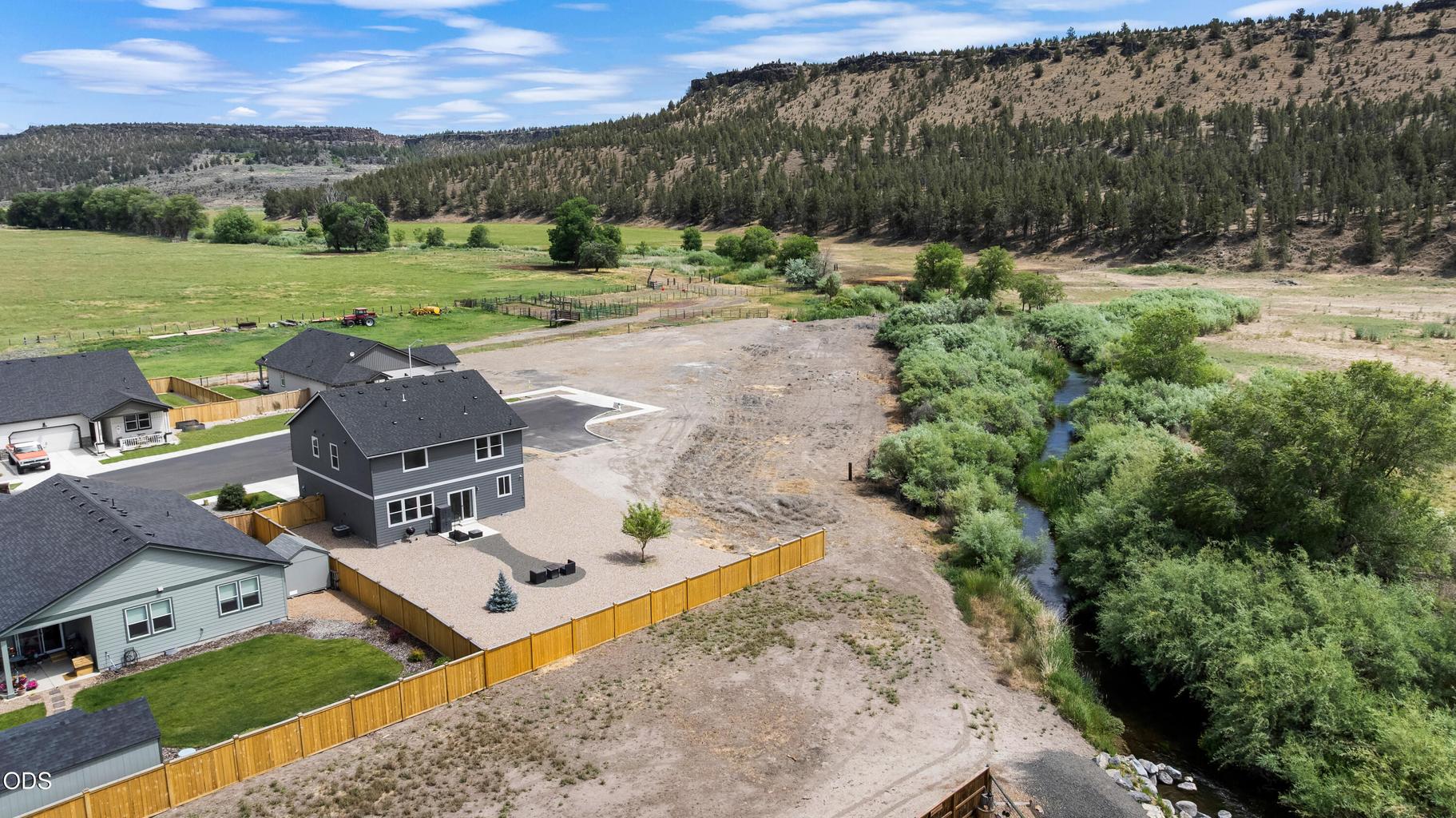 Photo of 509 SE Stetson Court 55 of 57