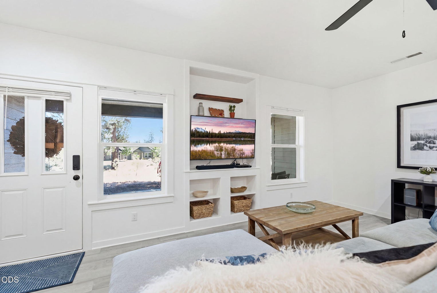 Photo of 950 N Hindeman Avenue 6 of 38