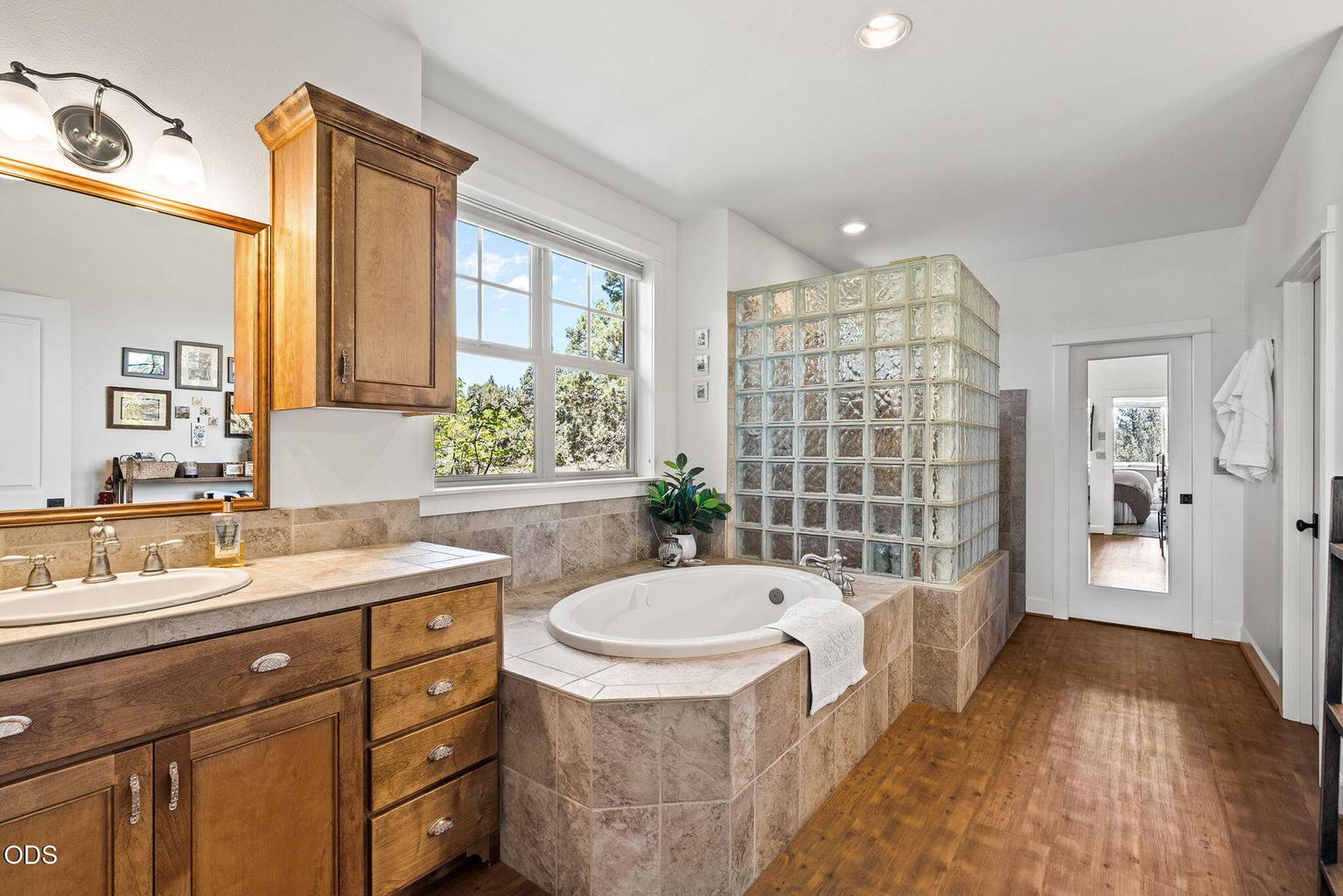 Photo of 16951 Lady Caroline Drive 26 of 98