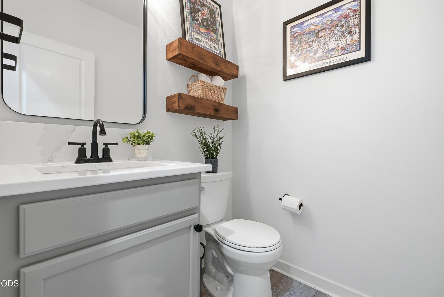 Photo of 950 N Hindeman Avenue 14 of 38
