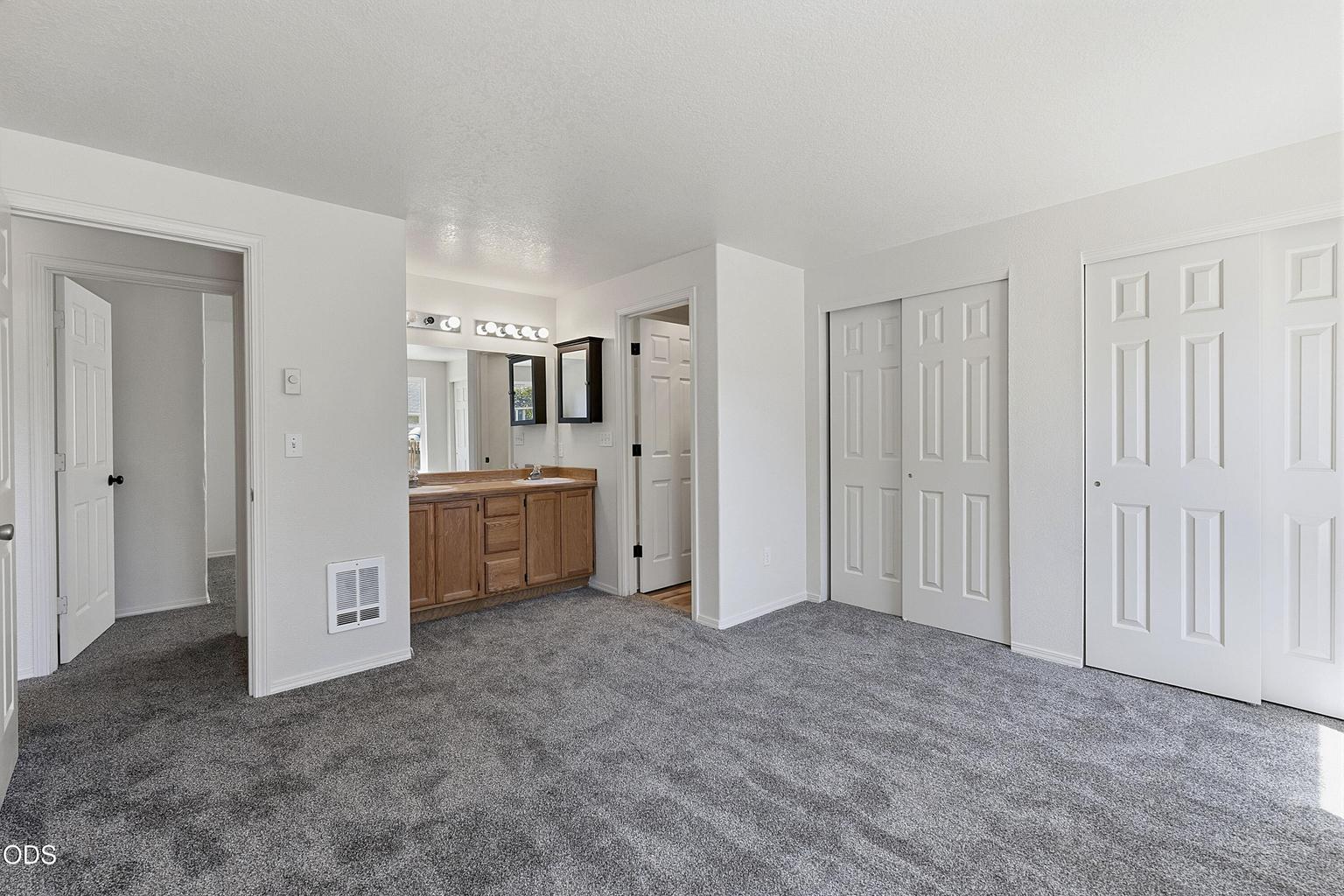 Photo of 2150 SW 29th Street 16 of 26