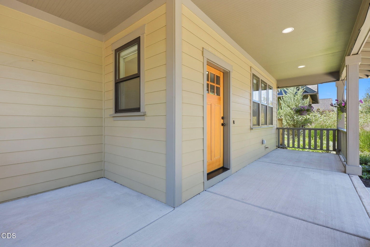 Photo of 1035 E Horse Back Trail 6 of 54