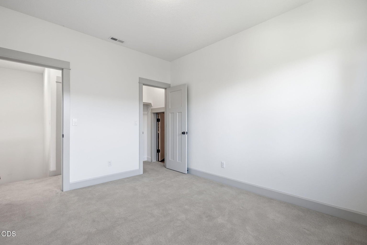 Photo of 1035 E Horse Back Trail 34 of 54