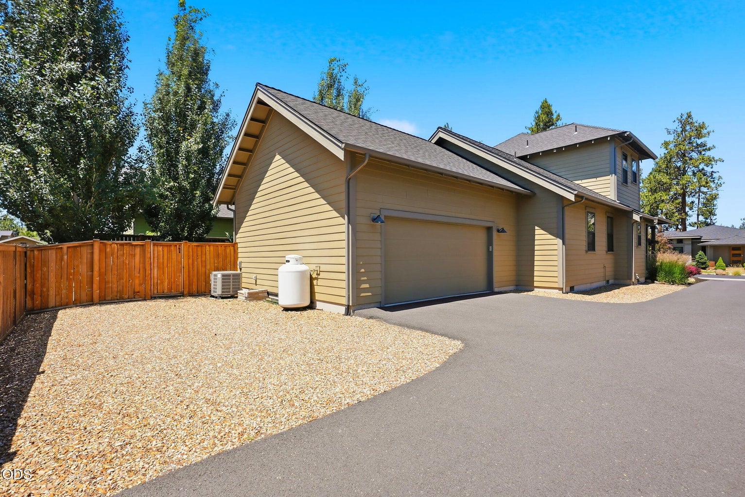 Photo of 1035 E Horse Back Trail 5 of 54