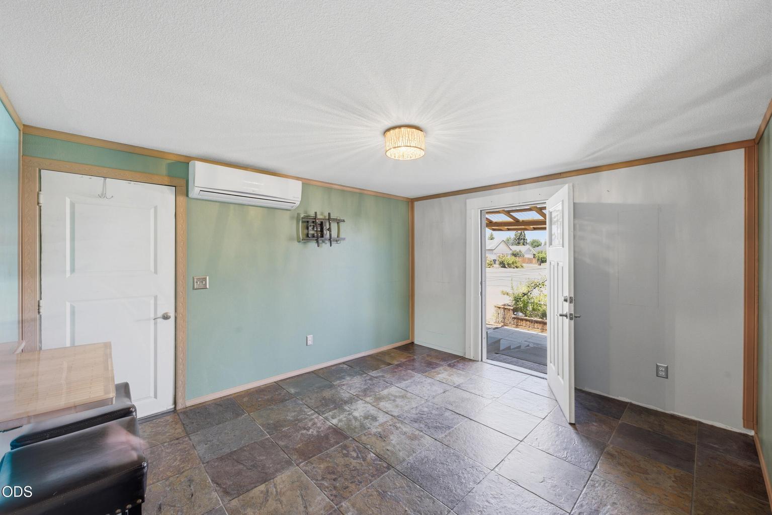 Photo of 2346 SW 20th Court 24 of 41
