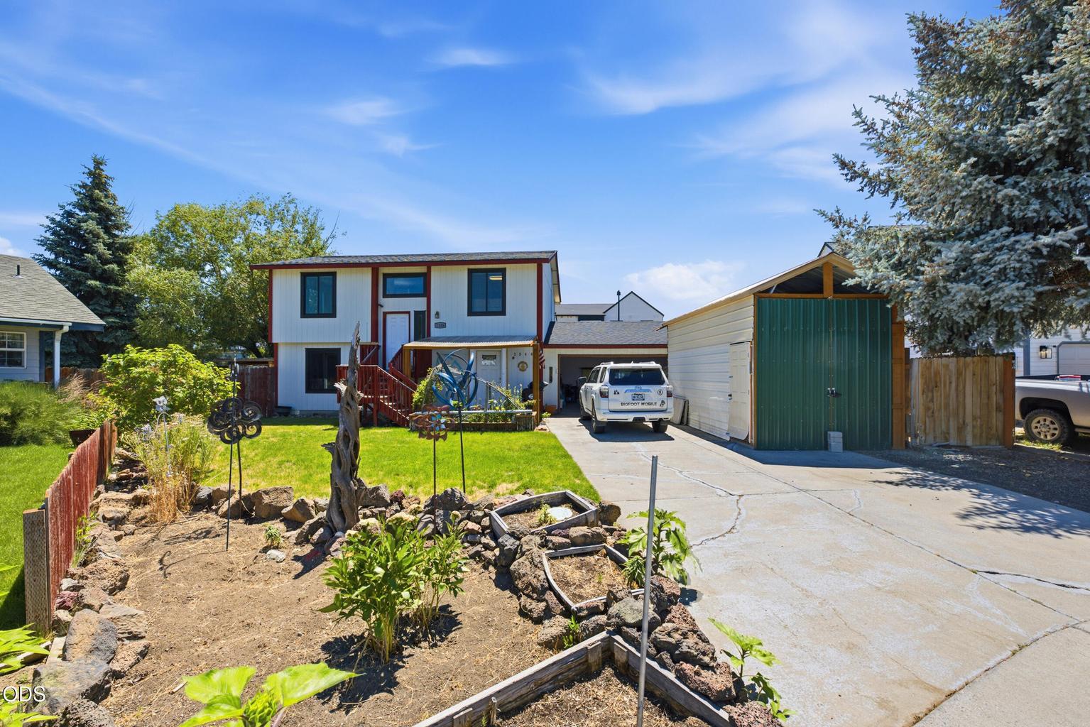 Photo of 2346 SW 20th Court 1 of 41