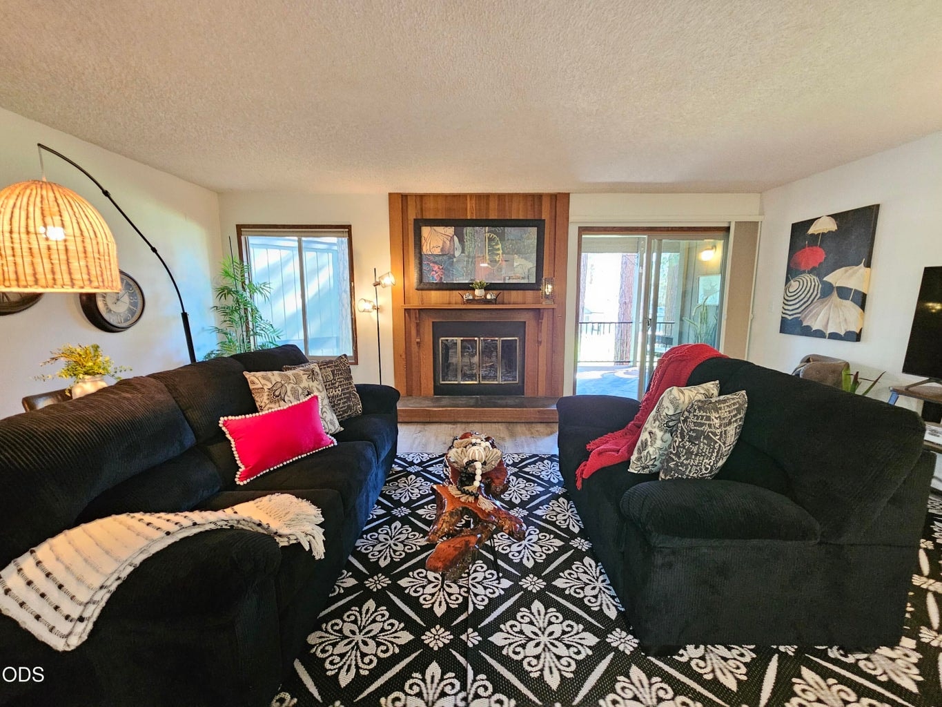 Photo of 821 E Desperado Trail 2 of 33