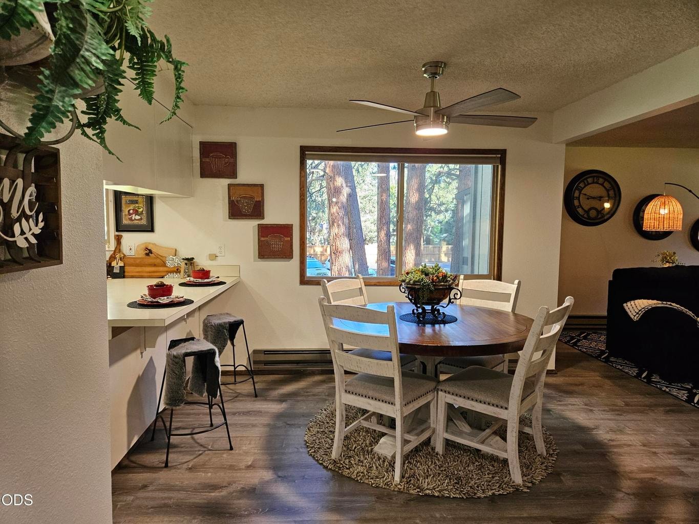 Photo of 821 E Desperado Trail 6 of 33