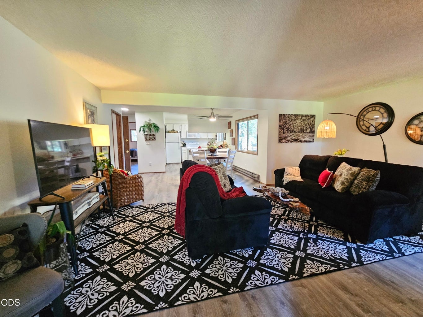 Photo of 821 E Desperado Trail 5 of 33