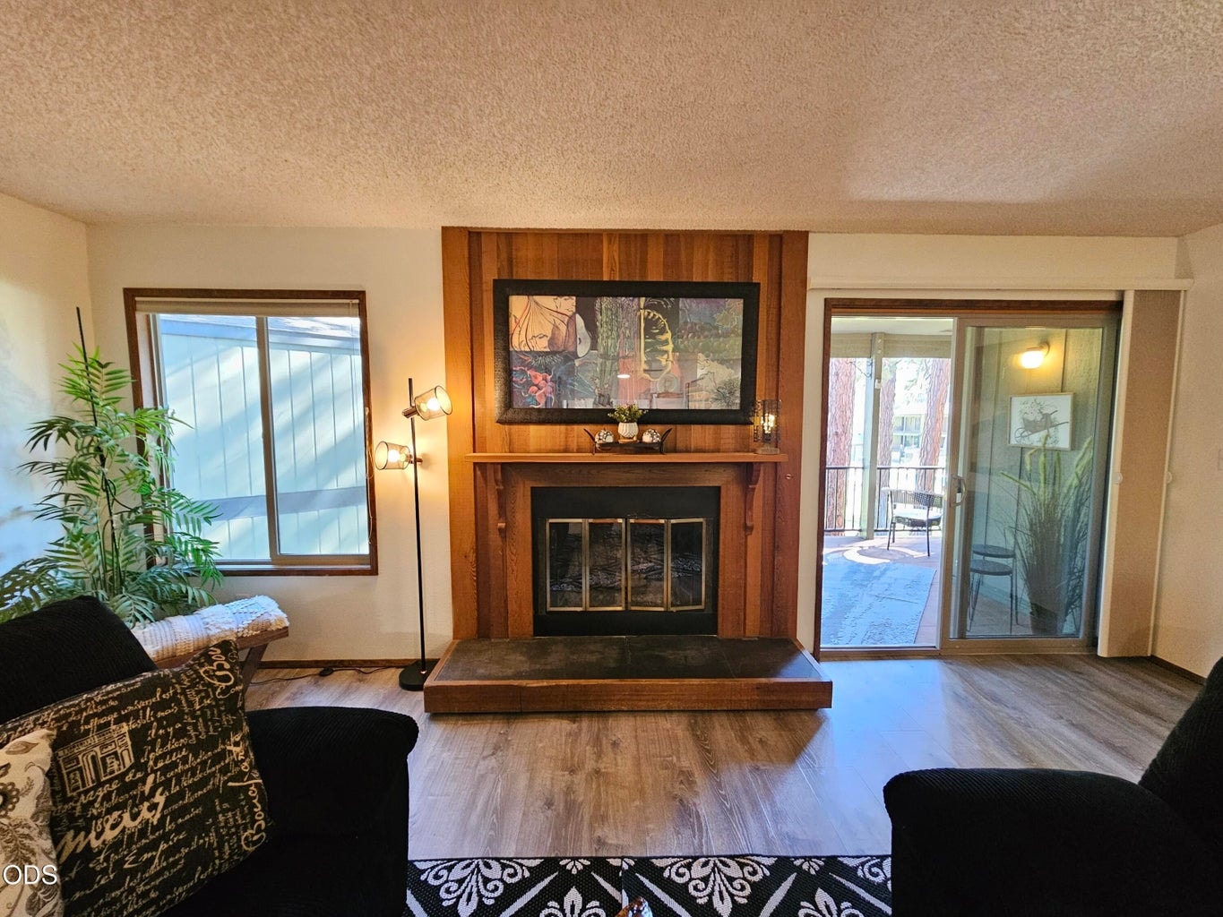 Photo of 821 E Desperado Trail 4 of 33