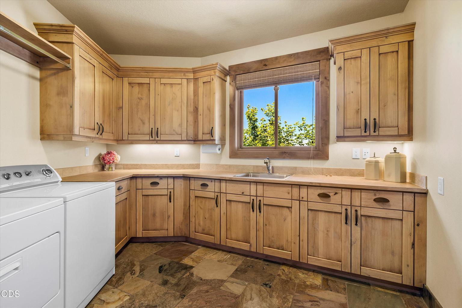 Even the laundry room and mud sink have breathtaking views of the Cascades