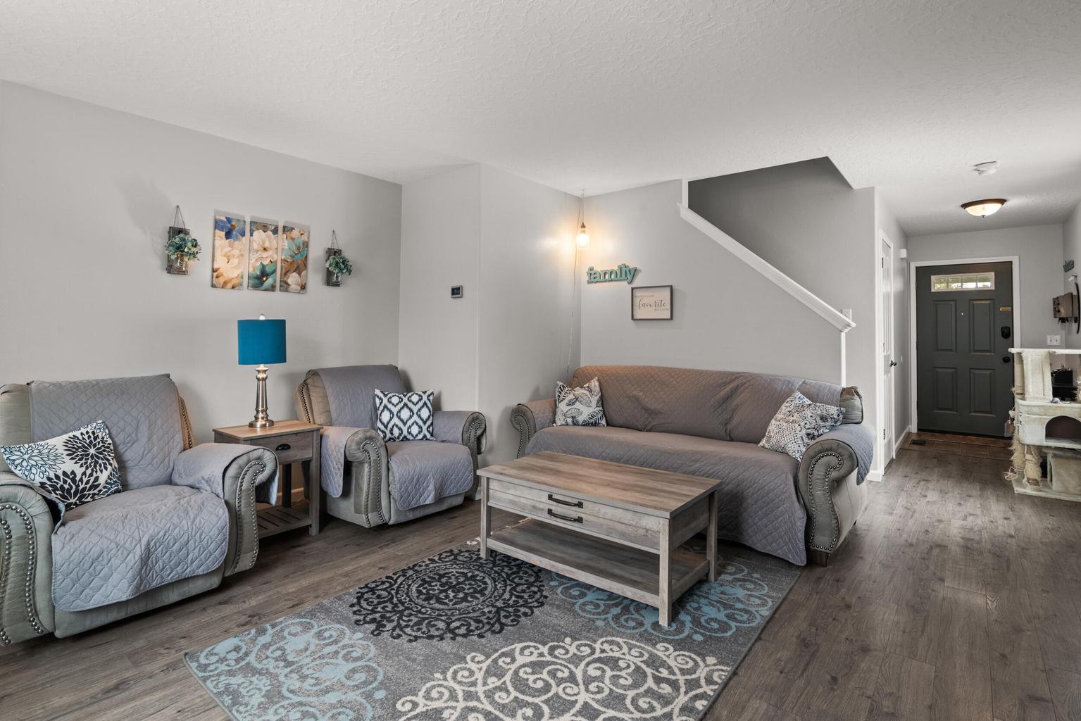 Photo of 16410 Cassidy Court 4 of 27