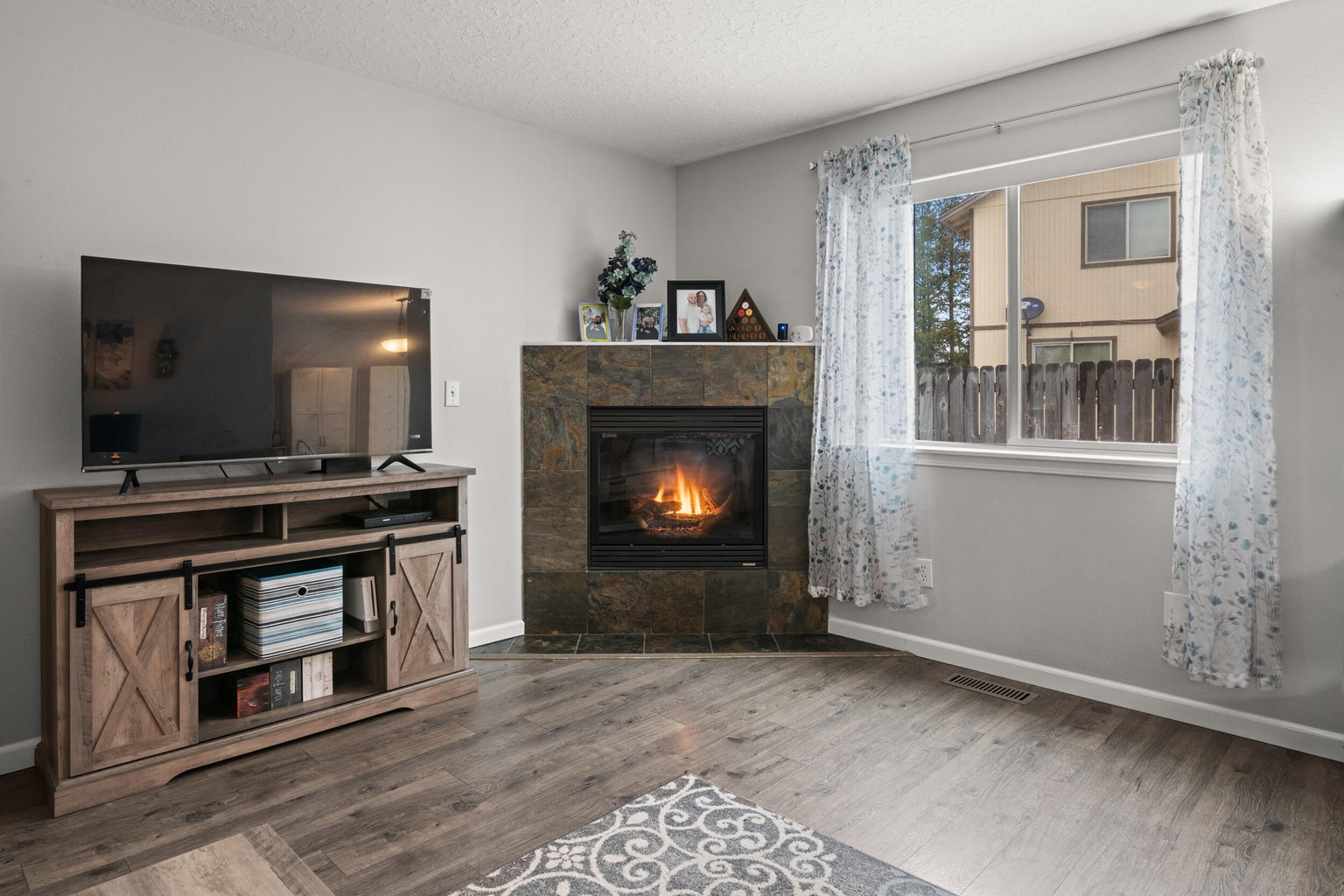 Photo of 16410 Cassidy Court 5 of 27