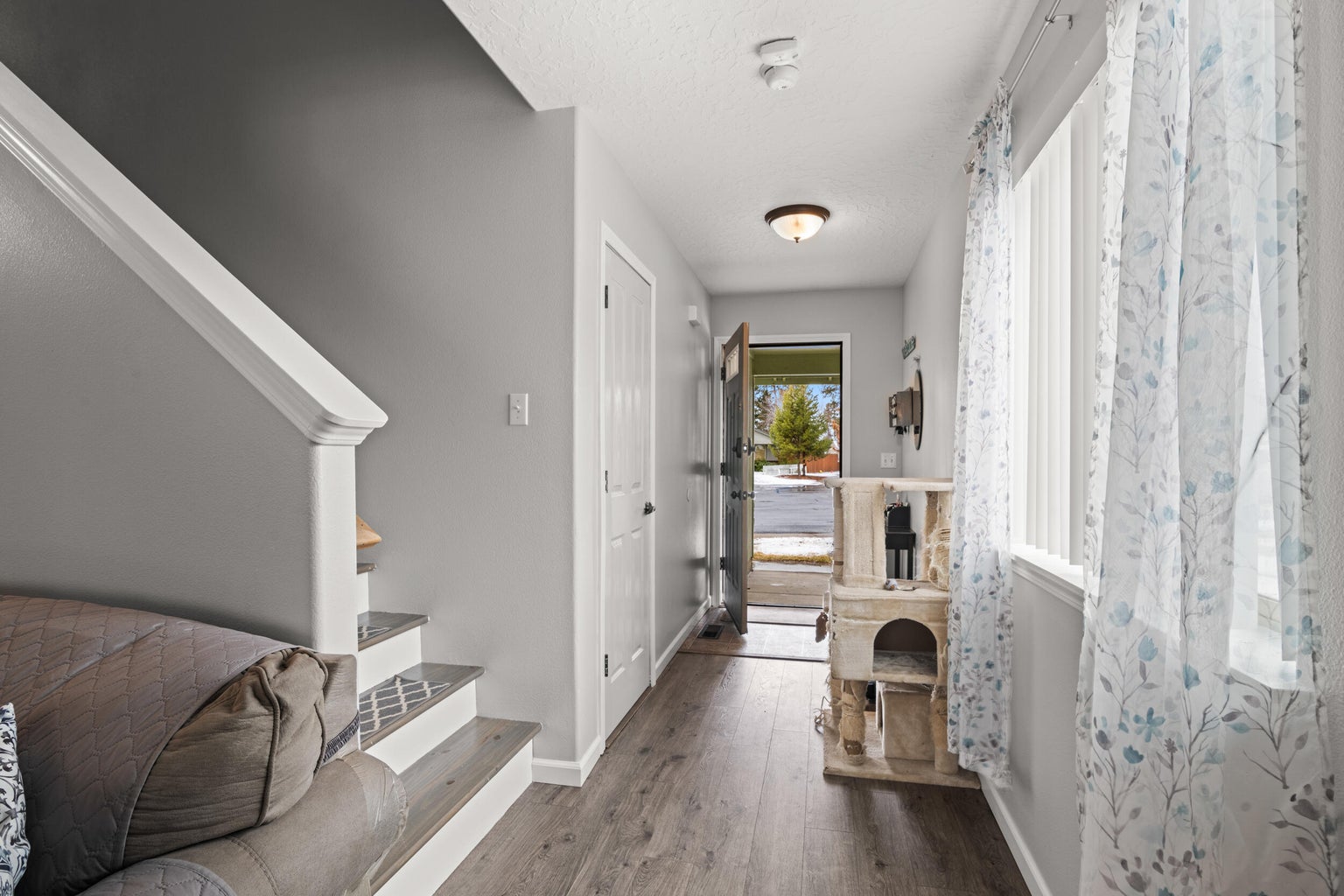 Photo of 16410 Cassidy Court 11 of 27