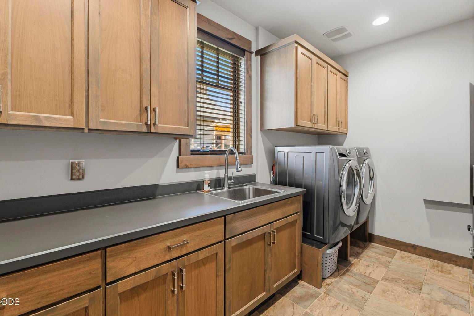 Photo of 751 S Redwood Street 35 of 70