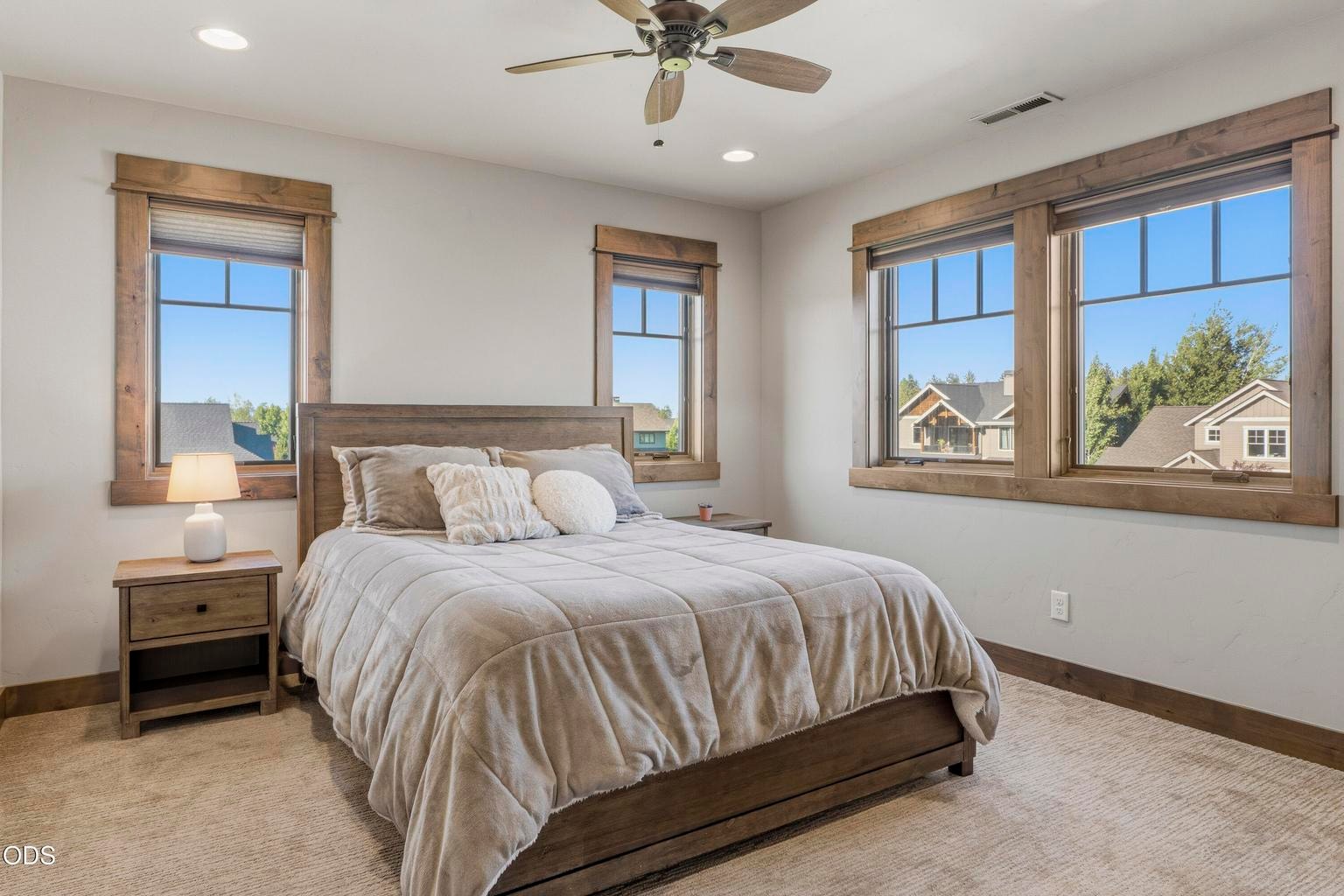 Photo of 751 S Redwood Street 51 of 70
