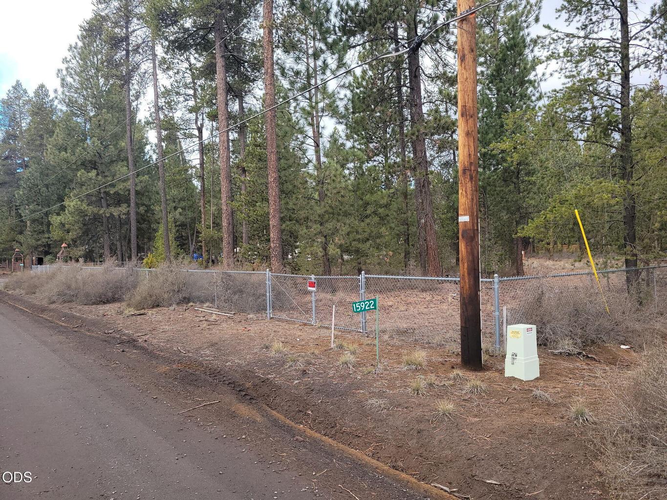 Photo of 15922 Twin Drive 4 of 9
