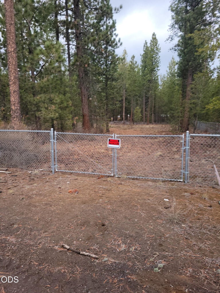 Photo of 15922 Twin Drive 3 of 9