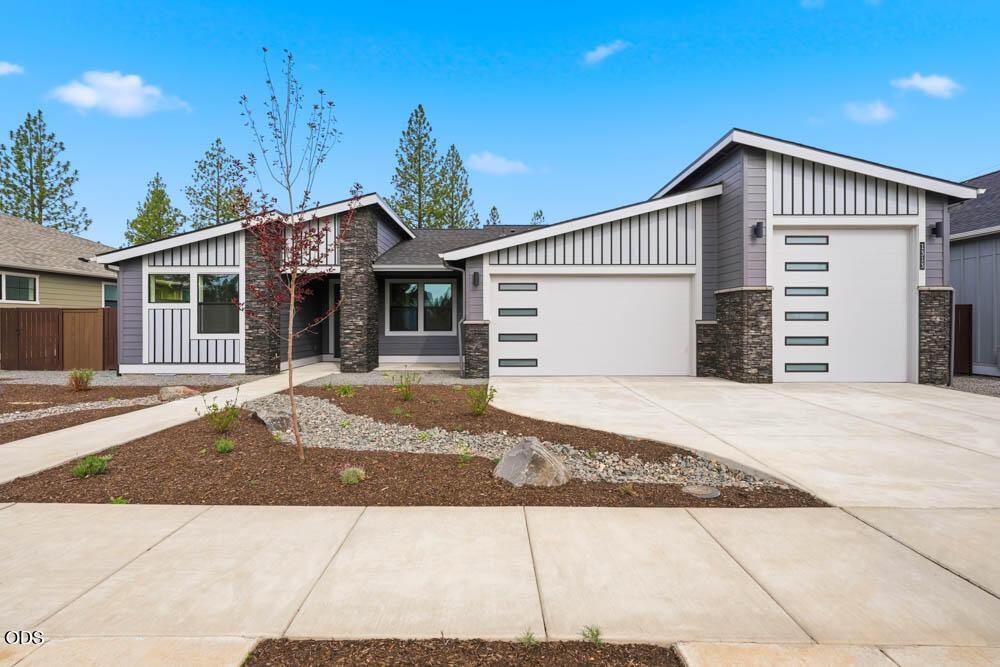 Photo of 1313 NW Ochoa Drive 1 of 12