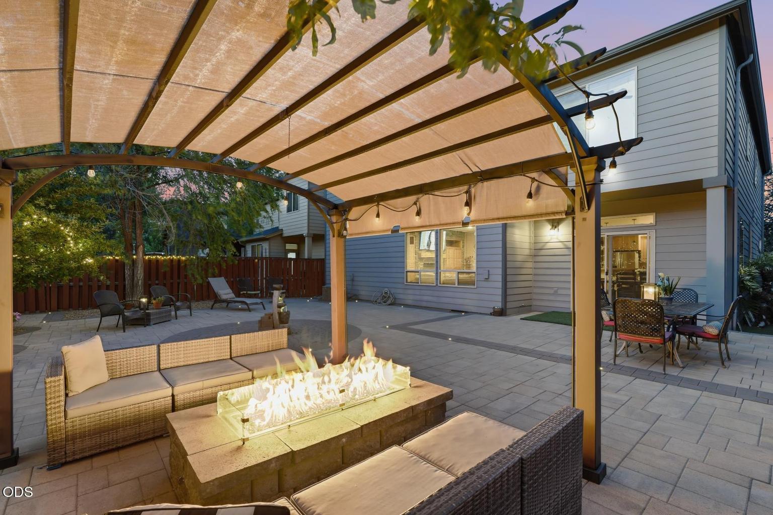 Twilight built in fire pit