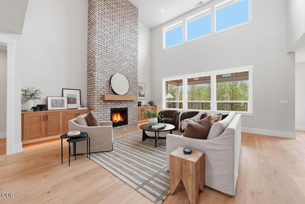 Photo of 1355 NW Ochoa Drive 2 of 12