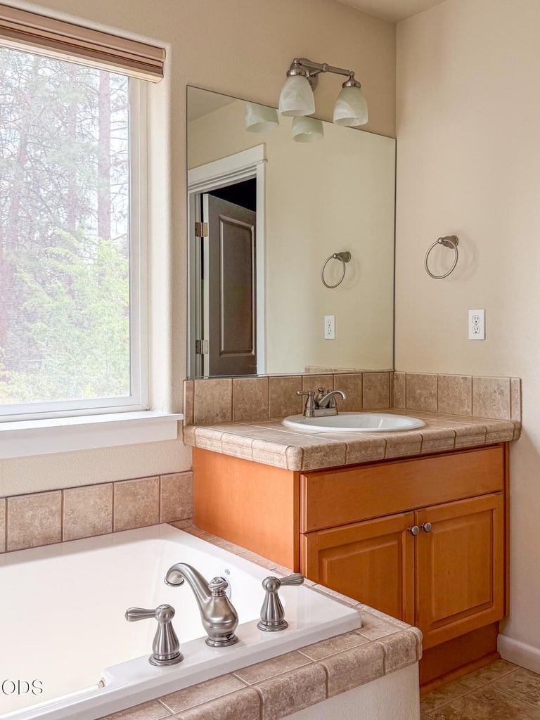 Dual vanities