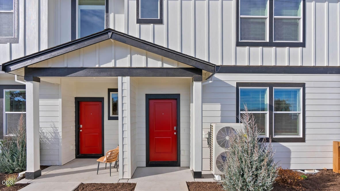 Photo of 62617 NE Lawler Place 2 of 28