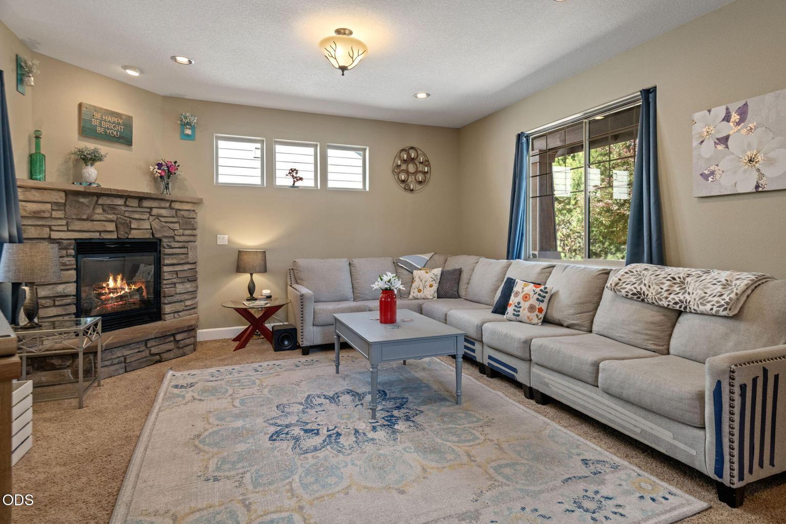 Photo of 51860 Hollinshead Place 2 of 29