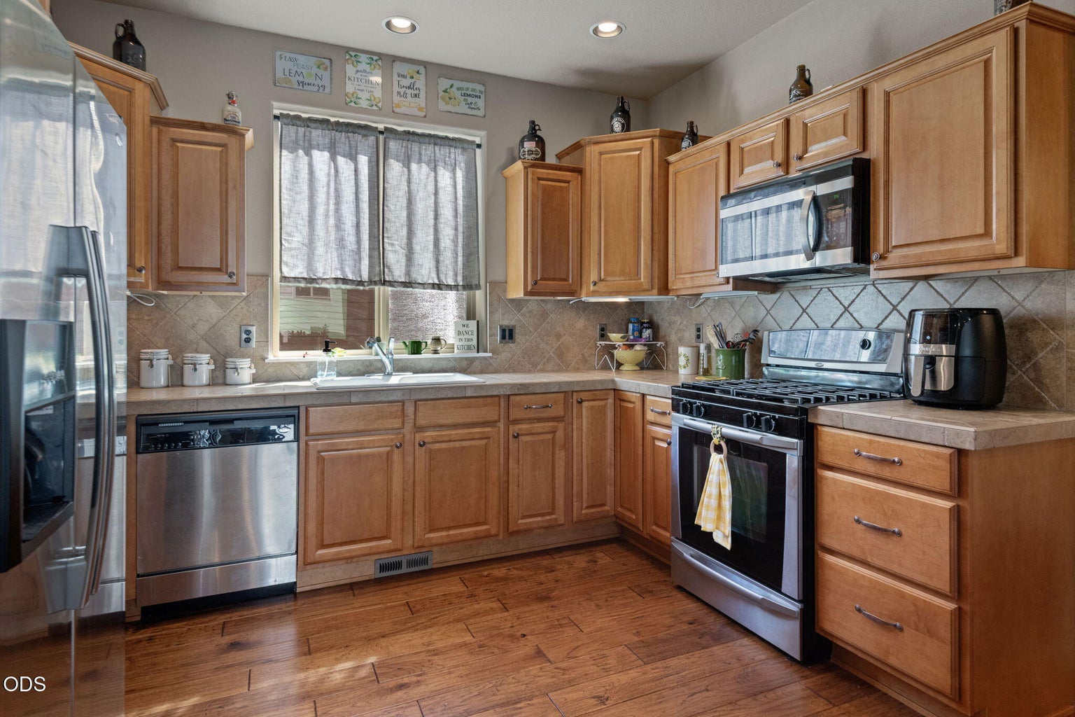 Photo of 51860 Hollinshead Place 4 of 29